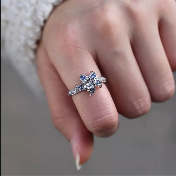 New Women’s 925 Silver Flower Sapphire Ring - Picture 5 of 6